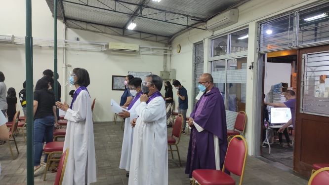 Petugas Liturgi tanpa Misdinar---